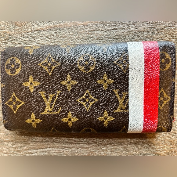 Authentic Louis Vuitton Monogram Wallet Limited Edition with Bellboy Porter - Picture 4 of 12
